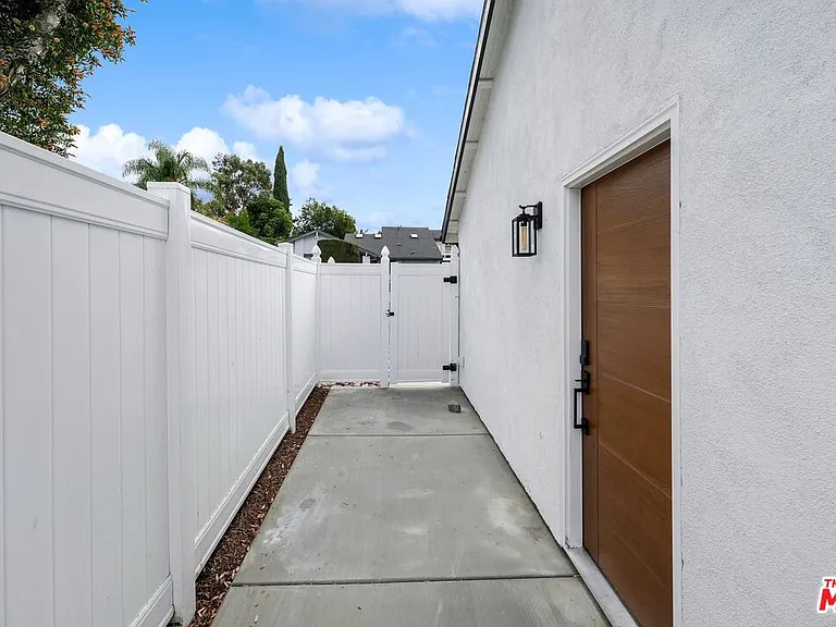 20071 1/2 Emerald Meadow Dr — Photo 17