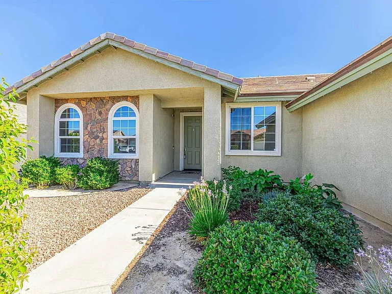 37058 Alton Dr — Photo 32