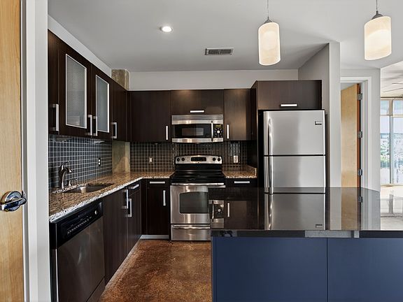 4th image of 600 12th Ave S APT 525