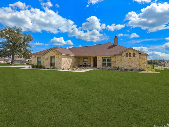 100 Westfield Vw, La Vernia, TX 78121