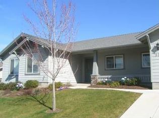 330 Phoenix Hills Dr, Phoenix, OR 97535