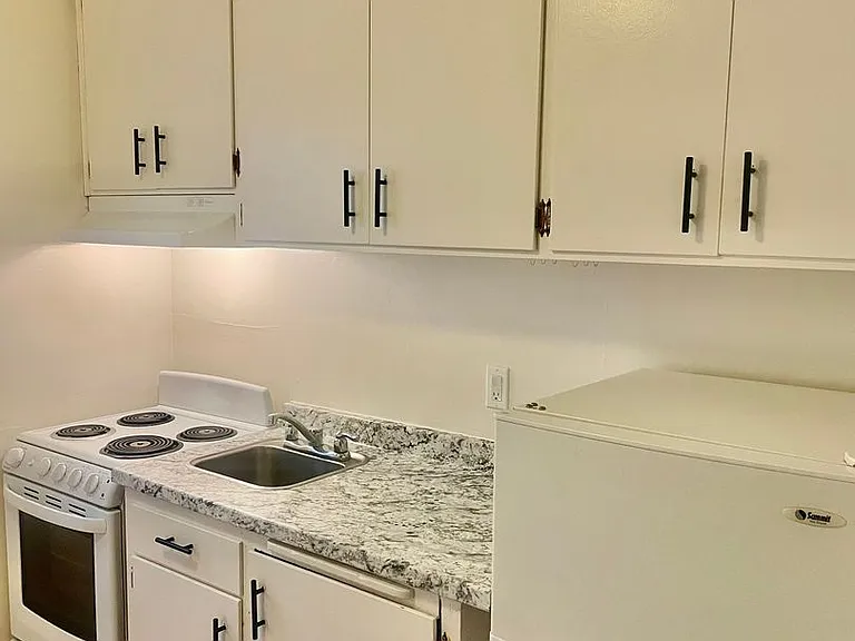 1026 S Russell Ave #H — Photo 5