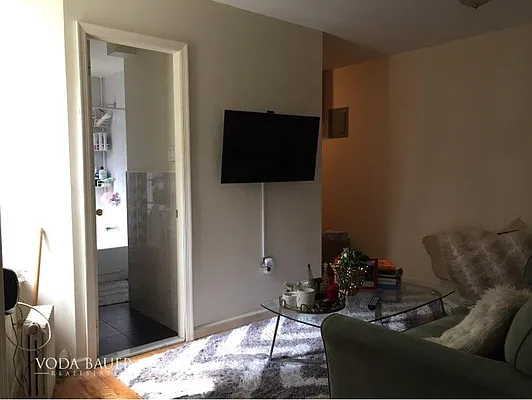 Rented by Voda Bauer Real Estate | media 19