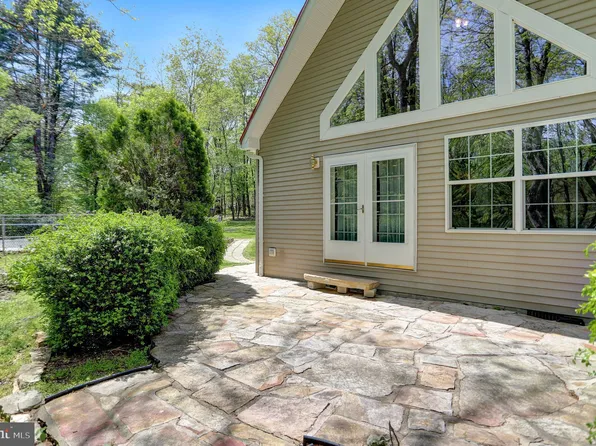40 Earnest Ln, East Waterford, PA 17021