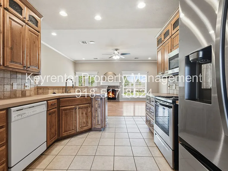 11906 S Juniper Ct — Photo 9