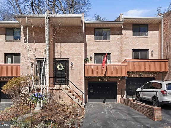 2nd image of 628 N Lemon St