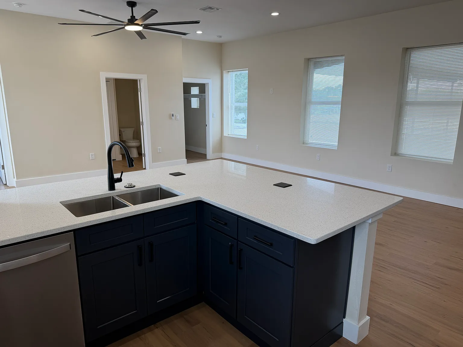 4 bed, 1800 sqft, $2,350 — Photo 3