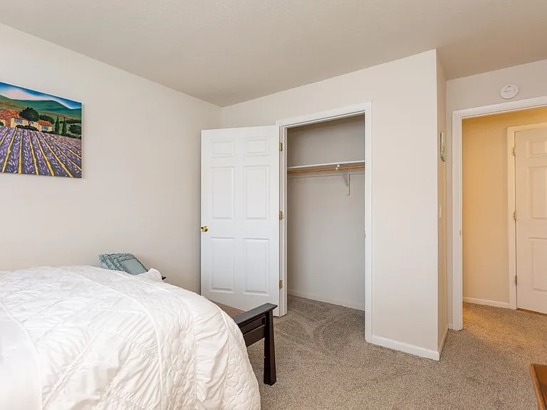 Lakeview Apartments — Photo 22