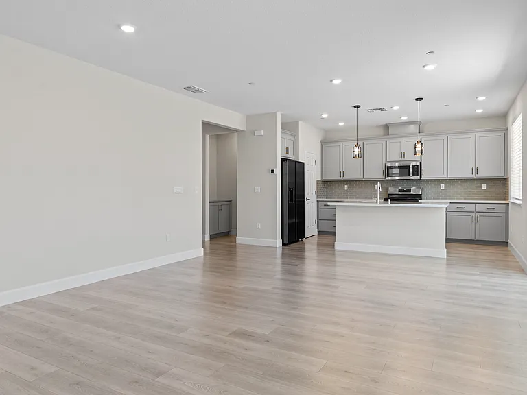 548 Aliki Dr — Photo 16