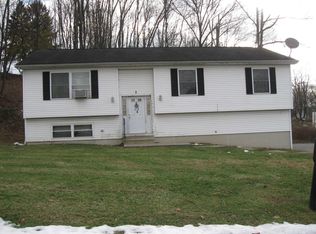 2 Pehl Rd, Poughkeepsie, NY 12603