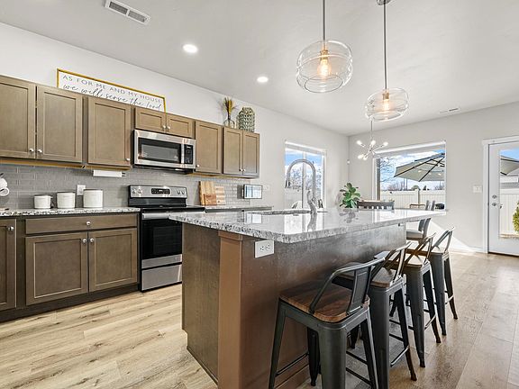 5th image of 451 Fox Meadows Ct