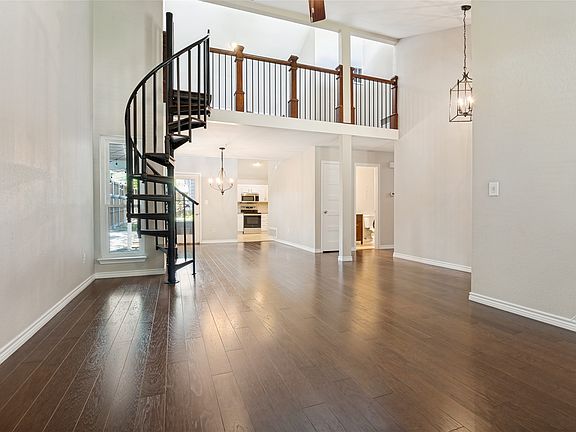 3rd image of 2702 Duval Dr