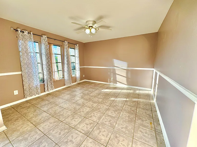1307 SW Santa Barbara Pl — Photo 2