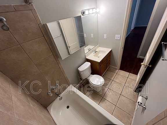 5th image of 11101 Applewood Dr