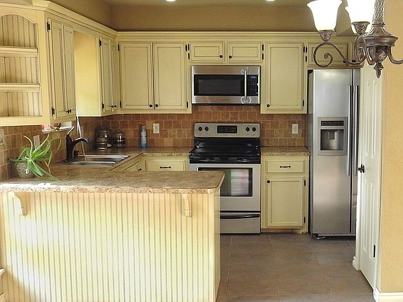 3rd image of 621 Randall Dr