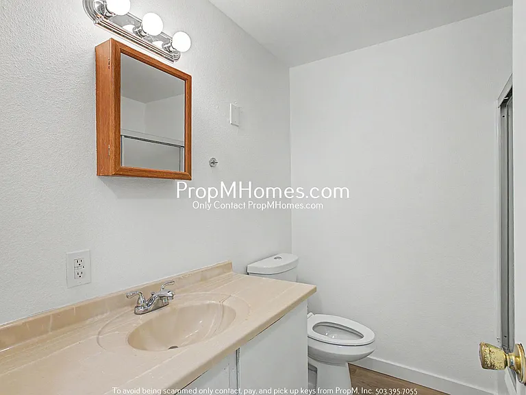 2218 SE Tacoma St — Photo 9