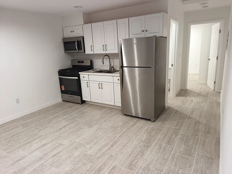 23099 Runnymede St — Photo 3
