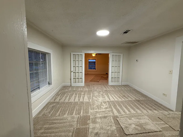 231 N Cotton St — Photo 17