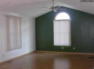 3422 Willow Spring Dr NW, Uniontown, OH 44685