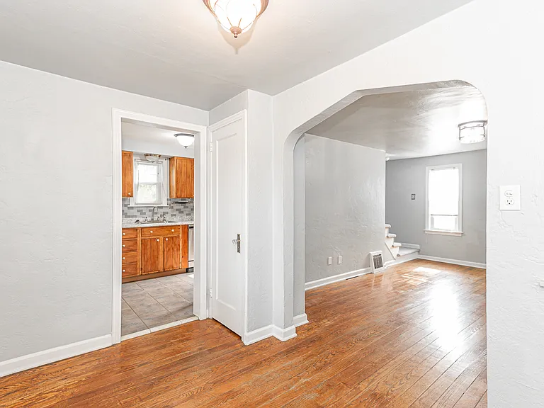 1104 Shadycrest Dr — Photo 13