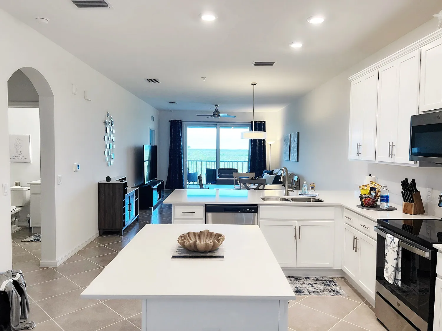 14121 Heritage Landing Blvd — Photo 2