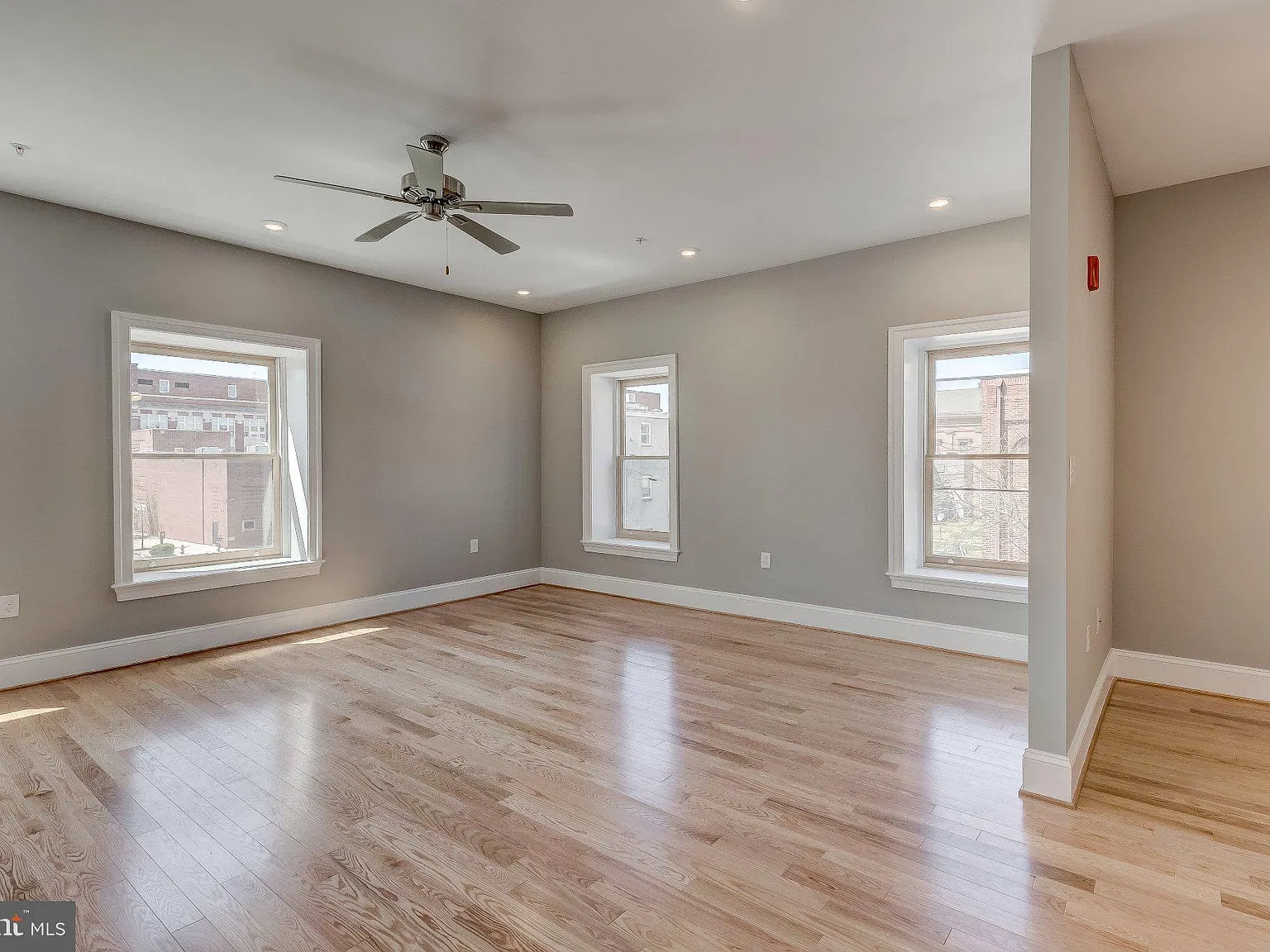1214 Eutaw Pl — Photo 2