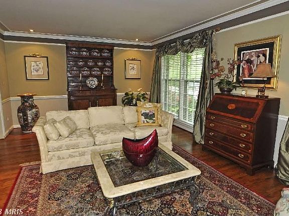 5th image of 8807 Lynnhurst Dr
