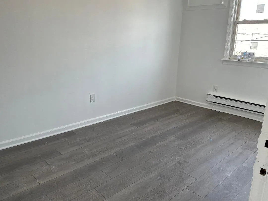 160 E Kinney St — Photo 2
