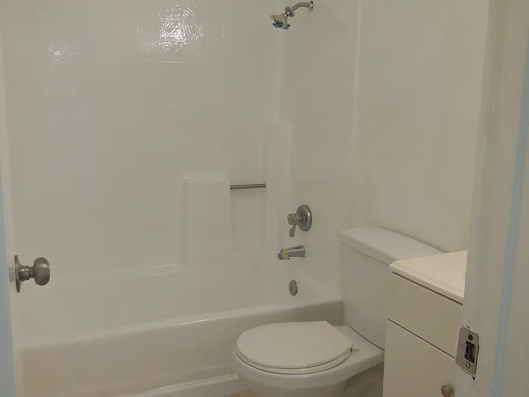 839 Gaviota Ave #F — Photo 14
