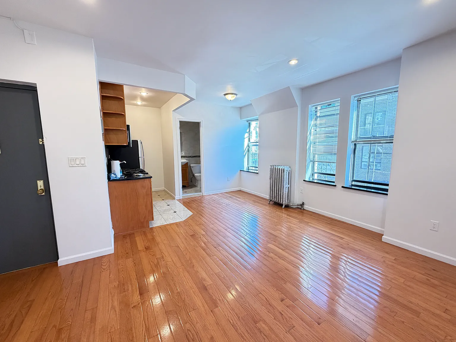 87 Graham Avenue — Photo 1