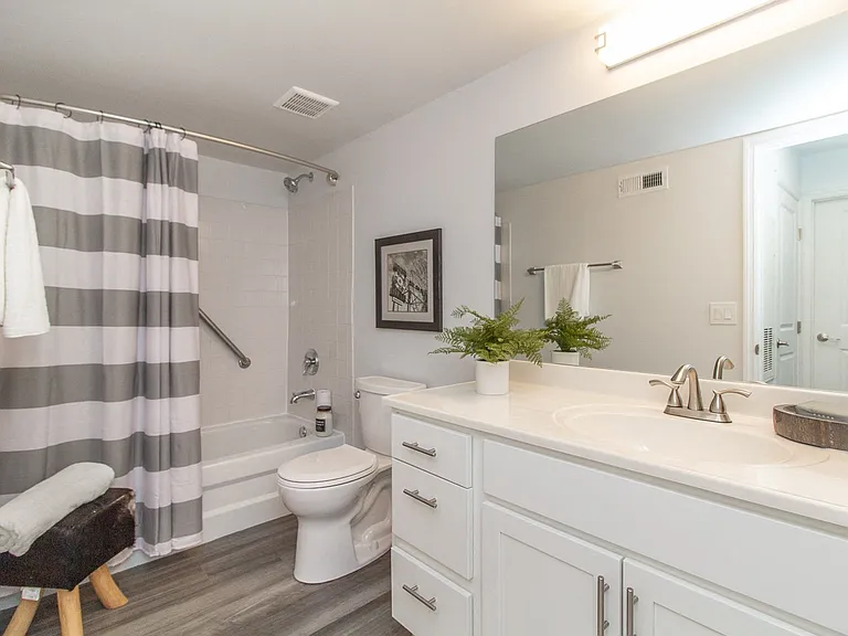 Ivy Hills Living Spaces — Photo 135