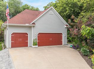 8405 Ridgeview Ct, Larsen, WI 54947
