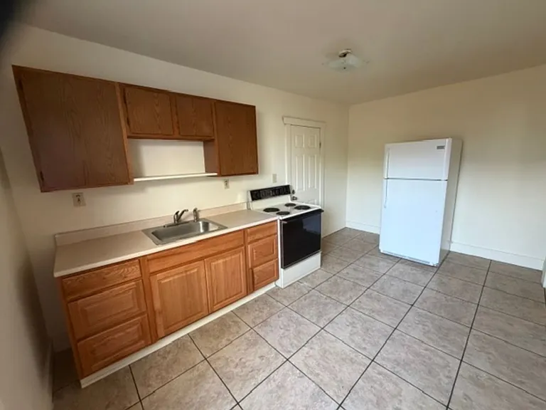 210 N Liberty St — Photo 4