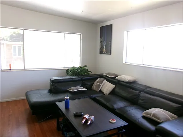 2 bed, 918 sqft, $1,250 — Photo 2