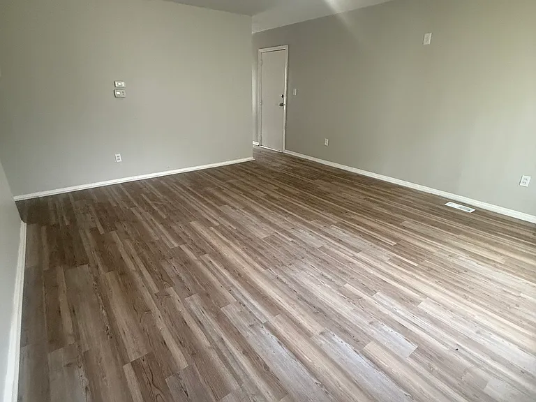 1442 Swinger Dr — Photo 2