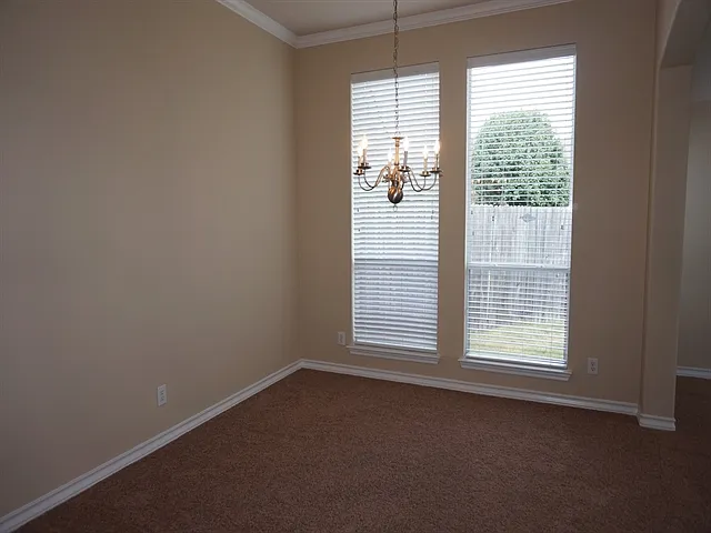 520 Castlebrook Ct — Photo 4