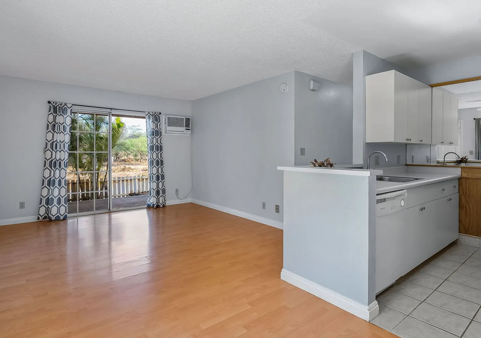 Remodeled 2 Bed / 1.5 Bath at Kihei Villages with Spacious Fenced Yard — Photo 2