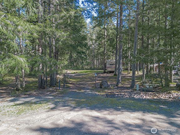 2nd image of 130 N Buckhorn Way