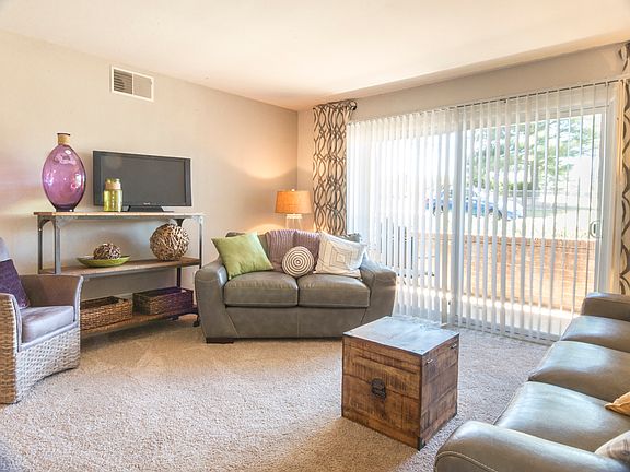 5th image of 128 Rutledge Dr #4