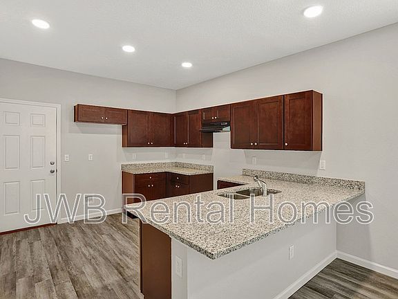 3rd image of 961 Palmetto St