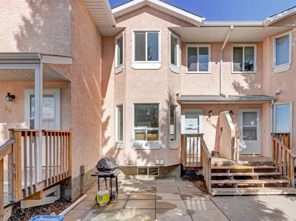 204 N Strathaven Dr #32, Strathmore, AB T1P 1P6