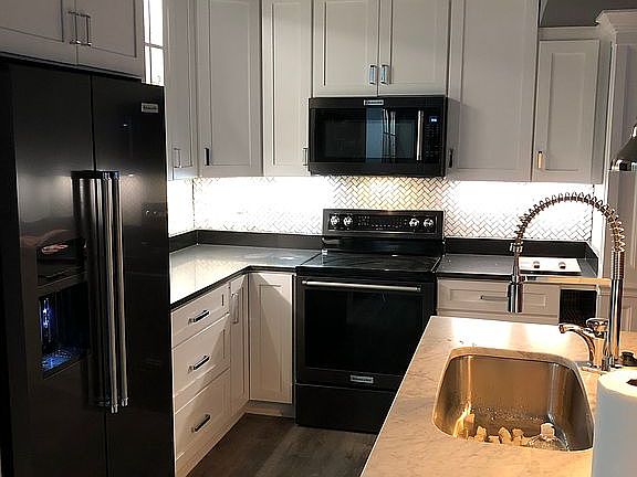 3rd image of 1247 Bristol Dr APT 1