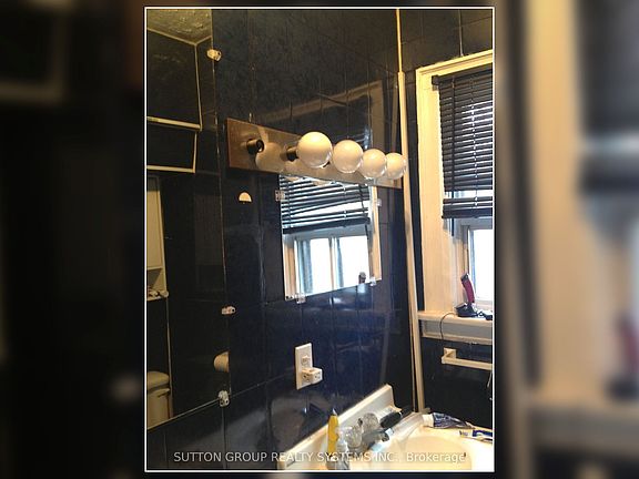 5th image of 1139 Dovercourt Rd