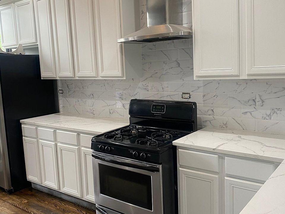 1st image of 3230 W Fullerton Ave #1