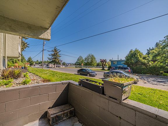 5th image of 3040 Pine St #103