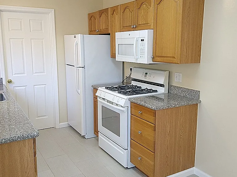 735 San Carlos Ct — Photo 8