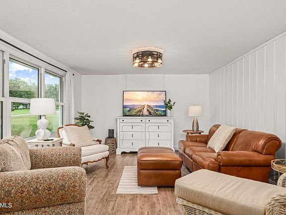 2nd image of 1163 Tabor Loop