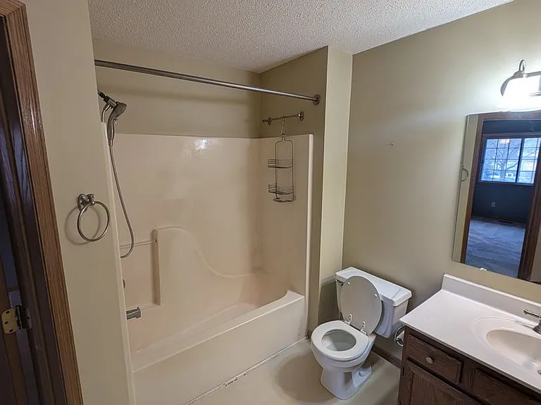 2583 Bedford Ct — Photo 15