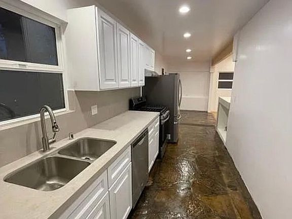 4th image of 1219 N Harper Ave #1