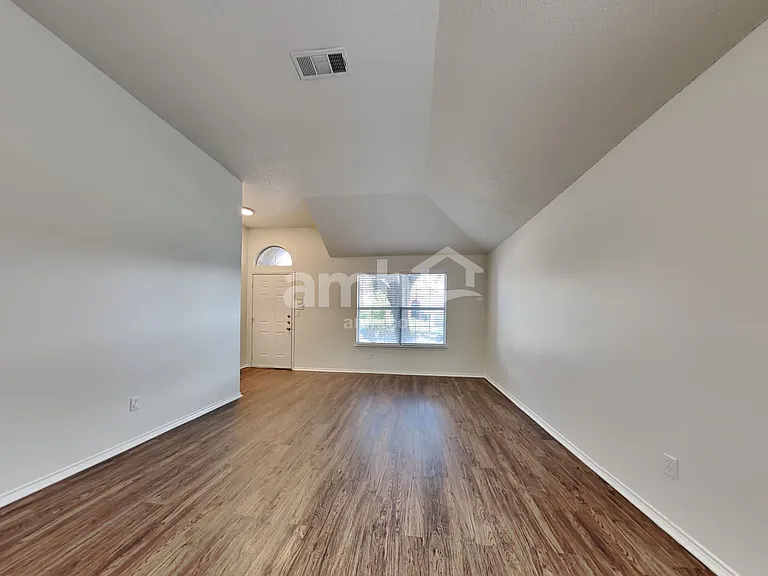 302 Tioga Dr — Photo 7